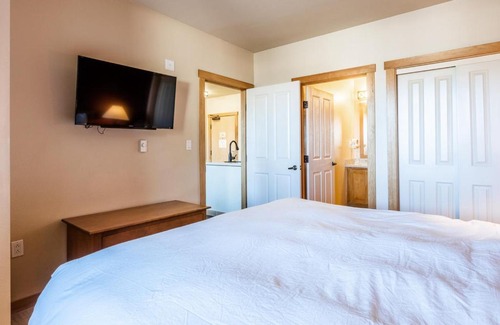 Mammoth Lakes Apartment | Juniper Springs 233