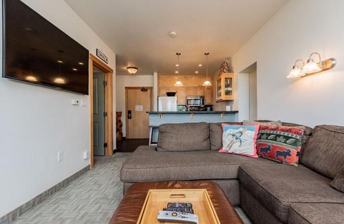Mammoth Lakes Apartment | Juniper Springs Lodge 203