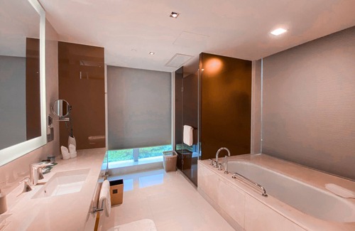 Guangzhou Science City Hotel | Junluxe Hotel Guangzhou Science City-Free Shuttle Bus Service to Guangzhou Canton Fair