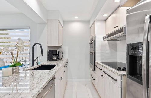 Juno Beach House | Juno Beach Escape *Beach Across the Street*