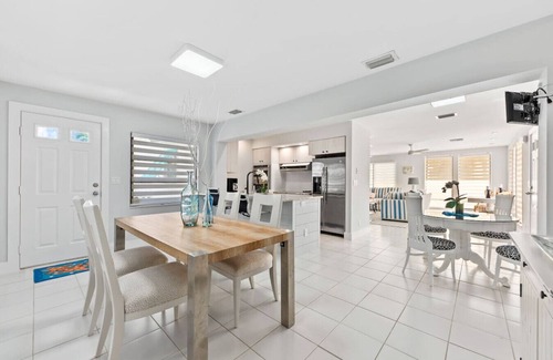 Juno Beach House | Juno Beach Escape *Beach Across the Street*