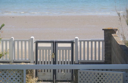Saint-Regnobert-de-la-Cote-de-Nacre House | Juno beach at the end of the garden, accessible to disabled people