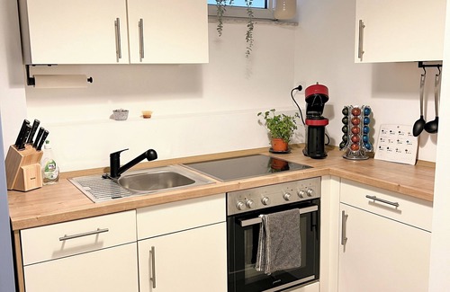 Maximin Apartment | JUPAS° Trier | Red Rock Home - Balcony & Parking lot