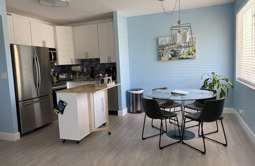 Jupiter Villa | Jupiter Bay couples singles friends getaway