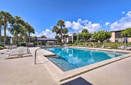 Sea Palms Apartment | Jupiter Condo w/Pool Access, Walk to Beach!