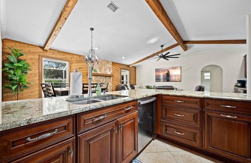 Jupiter Farms House | Jupiter Gem- Pool, Grill and Bar