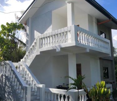 Lawaan House | Jupiters Garden Cottages