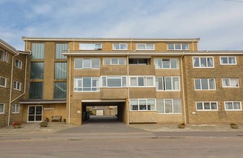 West Bay Cottage | JURASSIC VIEW, romantic, country holiday cottage in West Bay