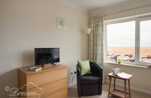 West Bay Cottage | JURASSIC VIEW, romantic, country holiday cottage in West Bay