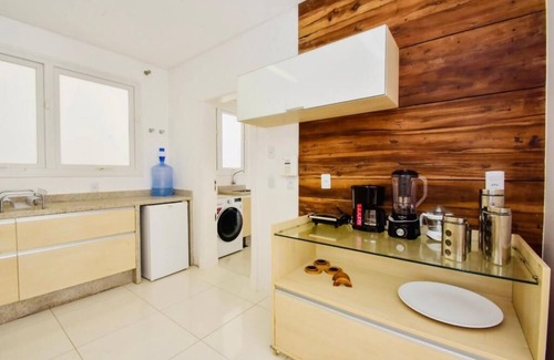 Jurere Internacional House | Jurerê Internacional - Mansion 200m from the beach.