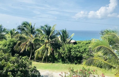 Rainbow Bay Apartment | Jus Breathe - Gorgeous Views & walking distance to Twin Beach