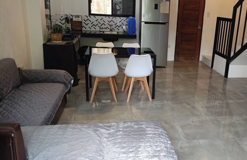 Roxas City House | Just 2 mins ride to the airport,SM City Roxas,Gaisano and City mall, Culasi Port