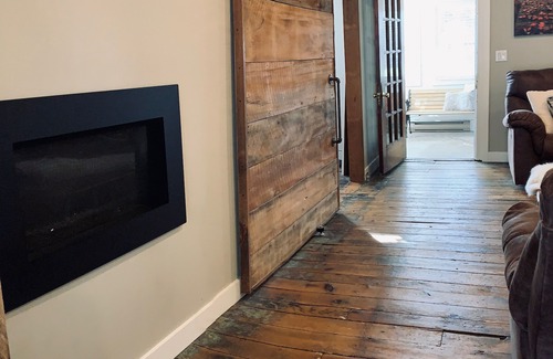 Harrow House | Just 5 minutes from local wineries, Lake Erie beaches and Magnolia House