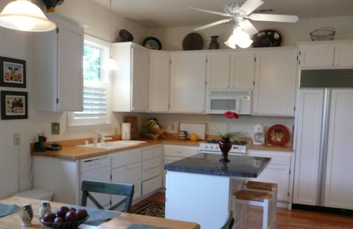 St. Helena House | Just 5 Minutes Walk To Main Street St. Helena & Vineyards - Classic Victoriana