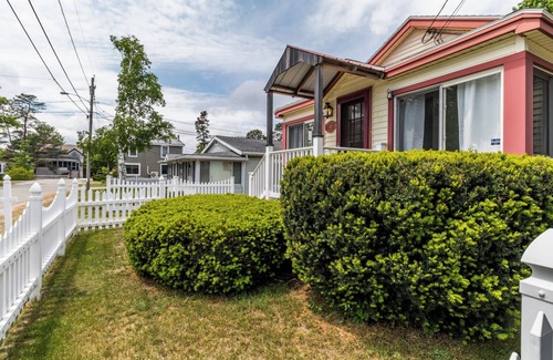 Camp Ellis Cottage | Just a 3 minute walk to the beach, local restaurants, and activities!
