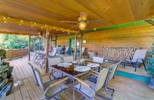 Cassville House | Just a Cast Away Cassville Cabin with Covered Deck