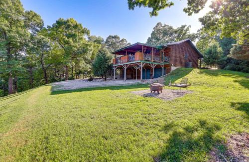 Cassville House | Just a Cast Away Cassville Cabin with Covered Deck
