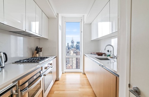 Hell's Kitchen Apartment | just a few minutes away from Time Square! Cozy 2 bed 2 bath apt.