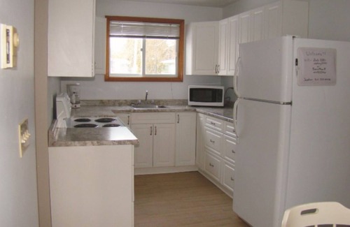 Sauble Beach Cottage | Just a few steps from the beach and Main Street!