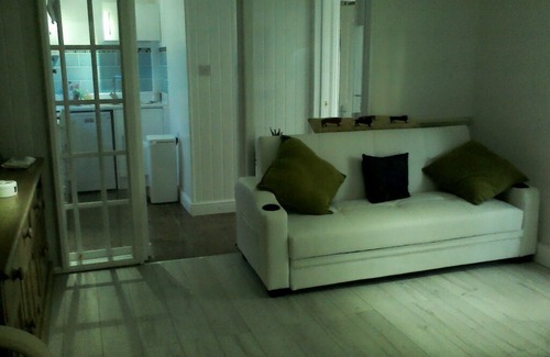 Bognor Regis Apartment | Just a few steps to the seafront & all amenities, cafes, restaurants & bars