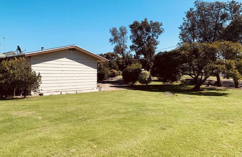 Woodside Beach Cottage | Just an easy walk to the Surf Beach