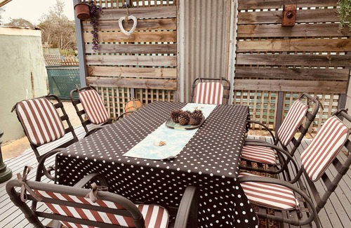 Woodside Beach Cottage | Just an easy walk to the Surf Beach
