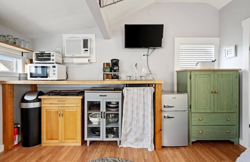 York Harbor Cottage | Just Beachy - Charming Studio for 2, Short Walk to Beach!