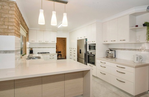 Abbey House | Just Beachy- Large yard, BBQ, WIFI
