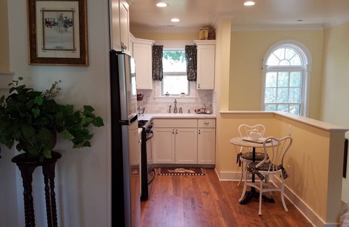 Garden District Cottage | JUST BUILT - Guest Cottage with a complimentary ride in a 1911 Model T Ford