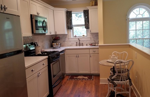 Garden District Cottage | JUST BUILT - Guest Cottage with a complimentary ride in a 1911 Model T Ford