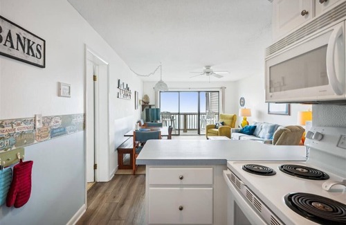 Duck Condo | Just Duck Inn - Bright, Cheerful, 2BR/2BA Semi-Oceanfront condo in Duck, Sleeps 4-7