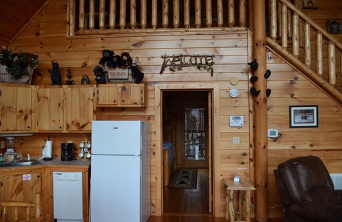 Gatlinburg Cabin | JUST ENUFF Cabin - 5 Star Beautiful View in Gatlinburg has everything you need!