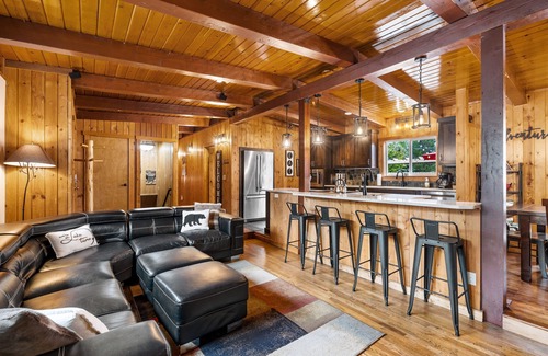 McCall House | Just for Fun - Hot Tub - Air Conditioning - Near Downtown