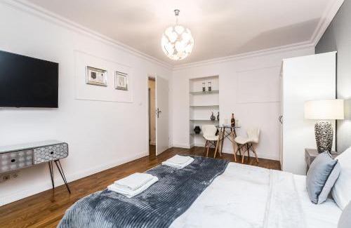 Wroclaw Old Town Apartment | Just In Rynek Garncarskie 10 with bonus separate office TV room