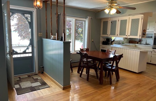 Manitoulin District House | *Just Launched* Quiet, Updated Waterfront House on Manitoulin Island, Sleeps 6.
