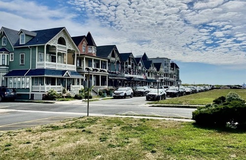 Ocean Grove Apartment | Just listed! Bright and breezy Ocean Grove 1 bedroom unit! Summer availability!