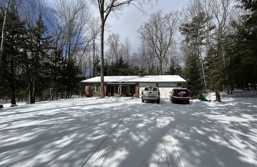 Forest Beach House | Just Minutes from downtown Harbor Springs. 3 bedroom home.