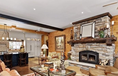 Dunchurch House | Just North of Muskoka. Enjoy a Hallmark Muskoka Experience at UBER LUXE RETREAT