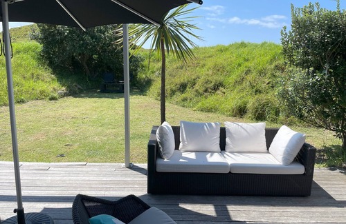 Tryphena House | Just ONE Minute TO Medlands Beach