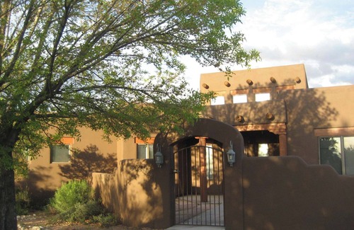 Rimrock House | Just Outside of the City!