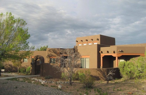 Rimrock House | Just Outside of the City!