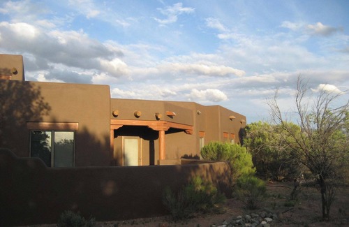 Rimrock House | Just Outside of the City!