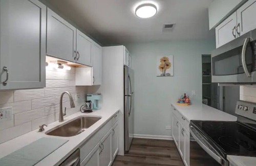 Elk Grove Village Condo | Just remodeled apartment close to airport and mall