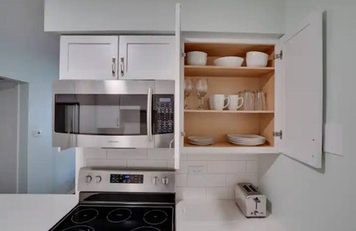 Elk Grove Village Condo | Just remodeled apartment close to airport and mall
