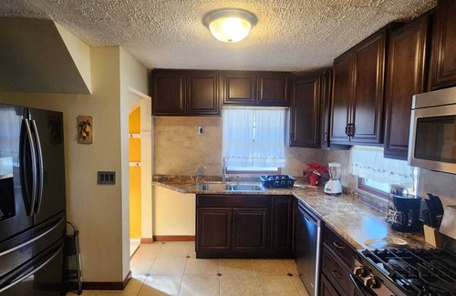 Milwaukee House | JUST REMODELED Cozy, quiet,BrewersStadium Walk Distance. ClosetoDownTown,SteFair