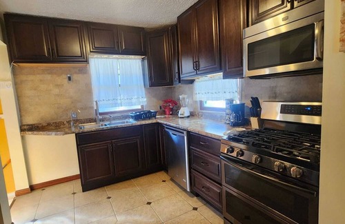 Milwaukee House | JUST REMODELED Cozy, quiet,BrewersStadium Walk Distance. ClosetoDownTown,SteFair