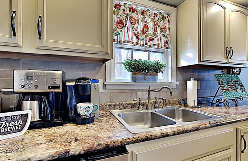 Jonesboro House | Just Remodeled! Great Neighborhood & Close to NEA Hospital & College Campus