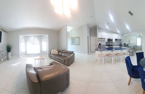 San Carlos Park House | Just Remodeled- Luxury kitchen & bathrooms w river on the back - kids love it.