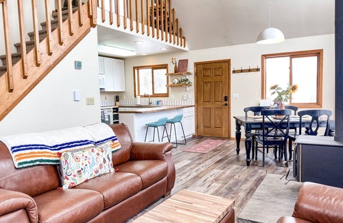 Fairplay Cabin | Just Renovated! Cozy Cabin backed by Aspens, Pet Friendly/Family Friendly - Aspen Acres