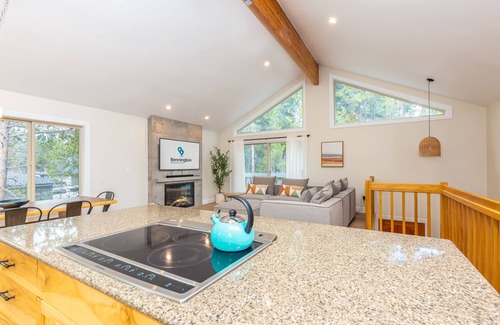 Deer Park House | Just Renovated, Hot Tub, Ping Pong, SHARC Passes, Near Fort Rock-DUTC21